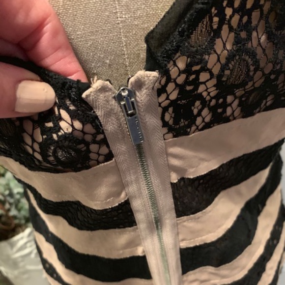 BCBGMaxazria Dress V Back w/exposed Zipper - Picture 8 of 11